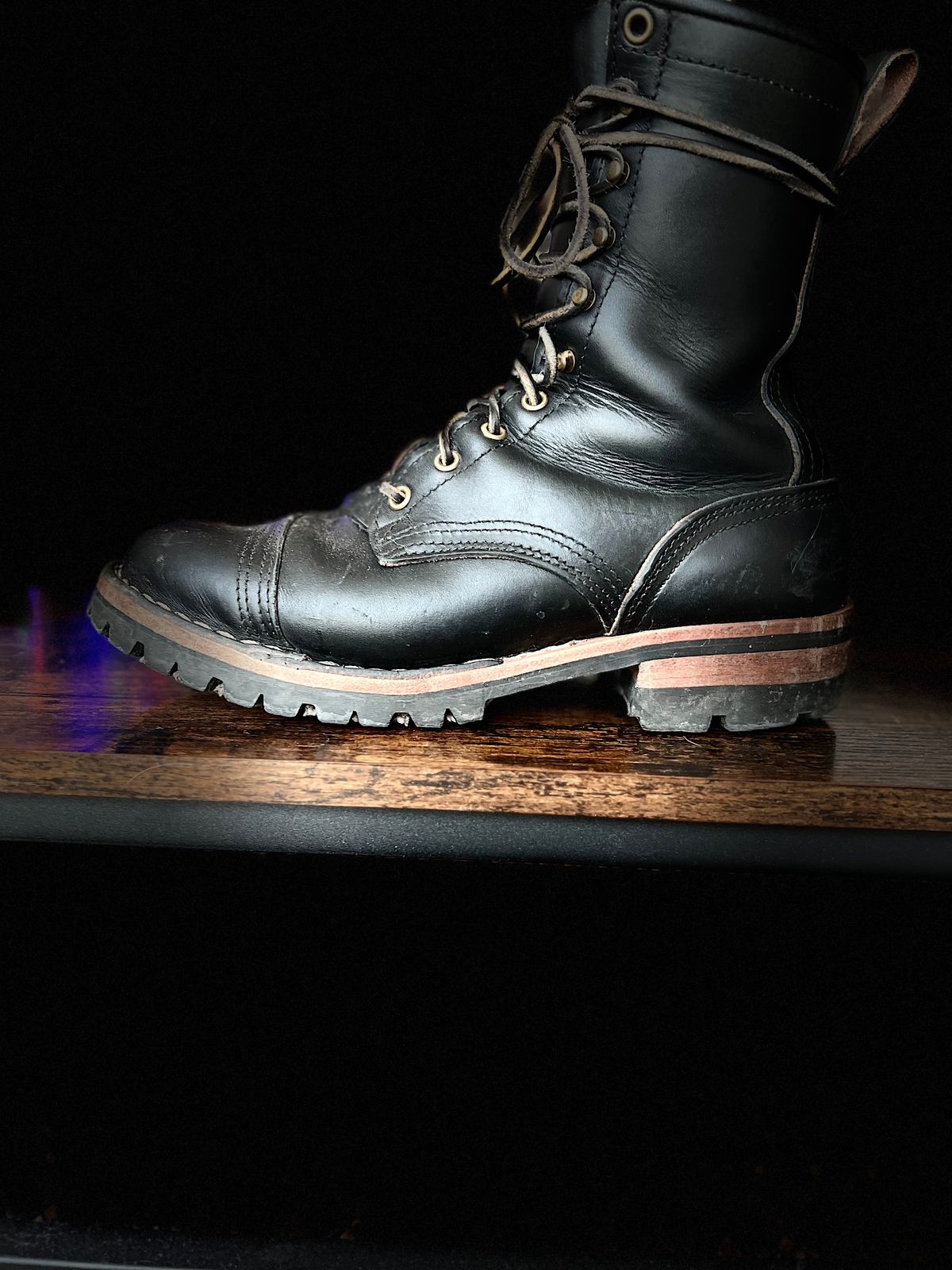 Photo by hopsandleather on January 1, 2024 of the Nicks MTO in Wickett & Craig Black Oiled Latigo.