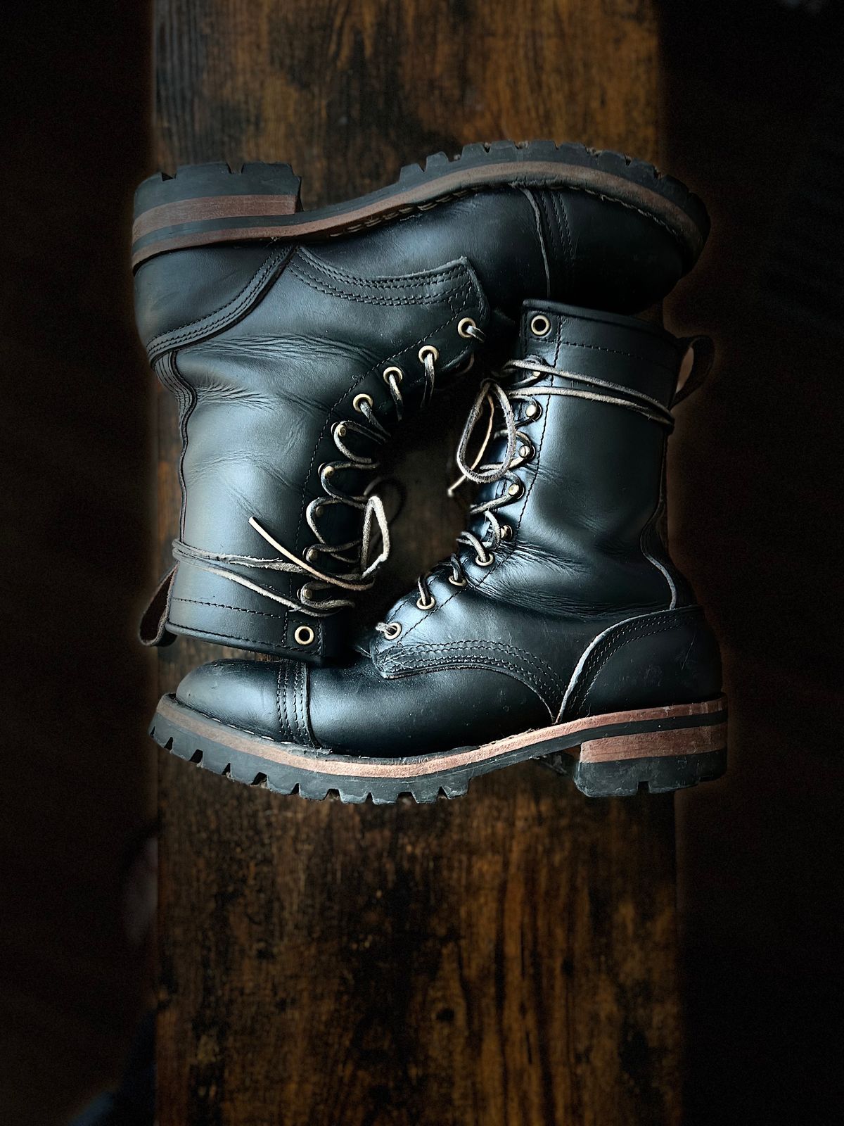 Photo by hopsandleather on January 1, 2024 of the Nicks MTO in Wickett & Craig Black Oiled Latigo.