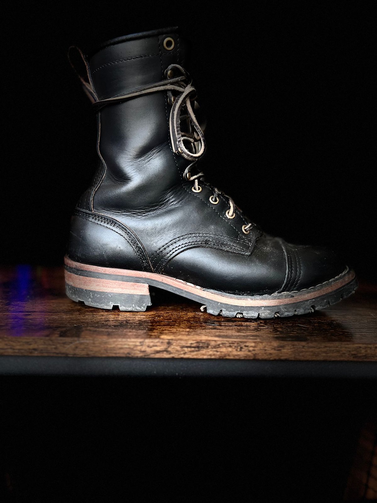 Photo by hopsandleather on January 1, 2024 of the Nicks MTO in Wickett & Craig Black Oiled Latigo.
