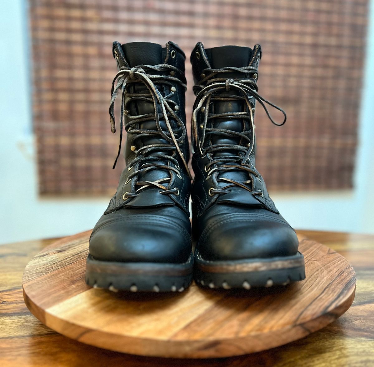 Photo by hopsandleather on February 6, 2024 of the Nicks MTO in Wickett & Craig Black Oiled Latigo.