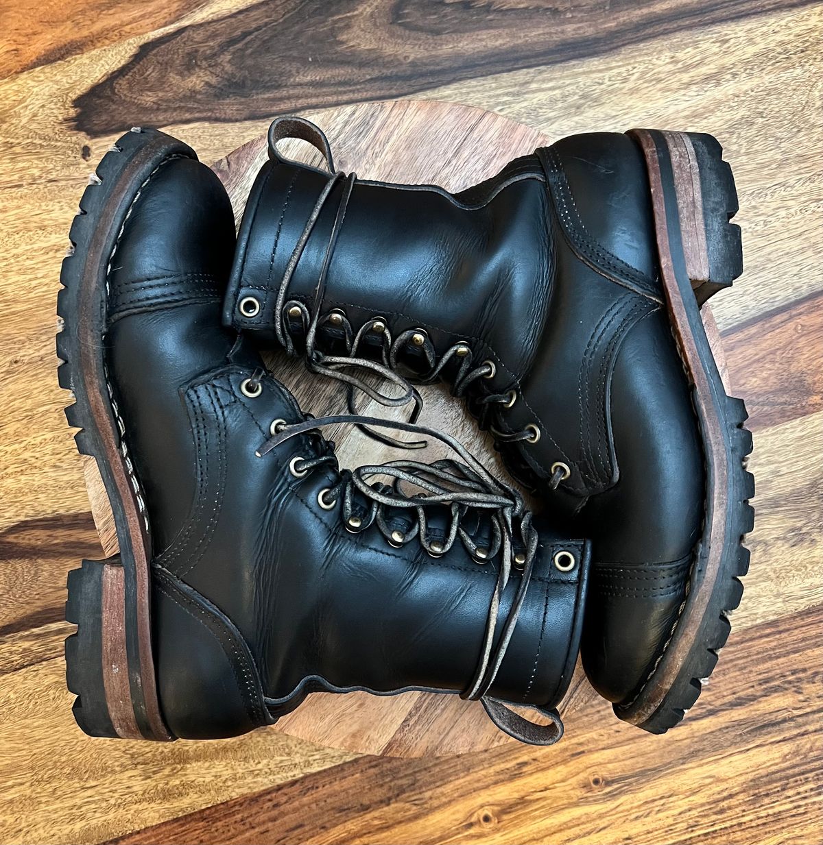 Photo by hopsandleather on February 6, 2024 of the Nicks MTO in Wickett & Craig Black Oiled Latigo.