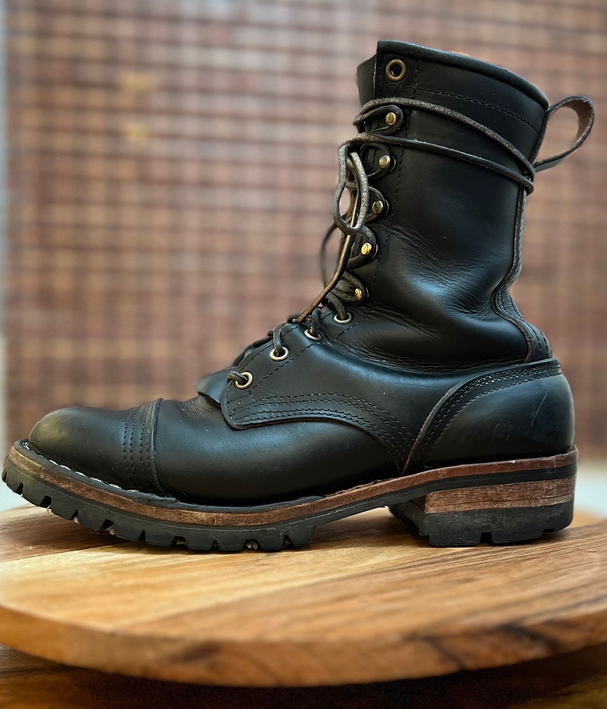 Photo by hopsandleather on February 6, 2024 of the Nicks MTO in Wickett & Craig Black Oiled Latigo.