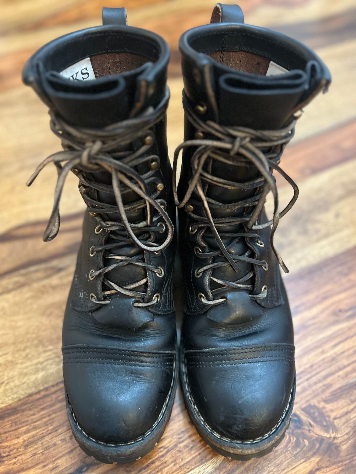 Photo by hopsandleather on March 5, 2024 of the Nicks MTO in Wickett & Craig Black Oiled Latigo.