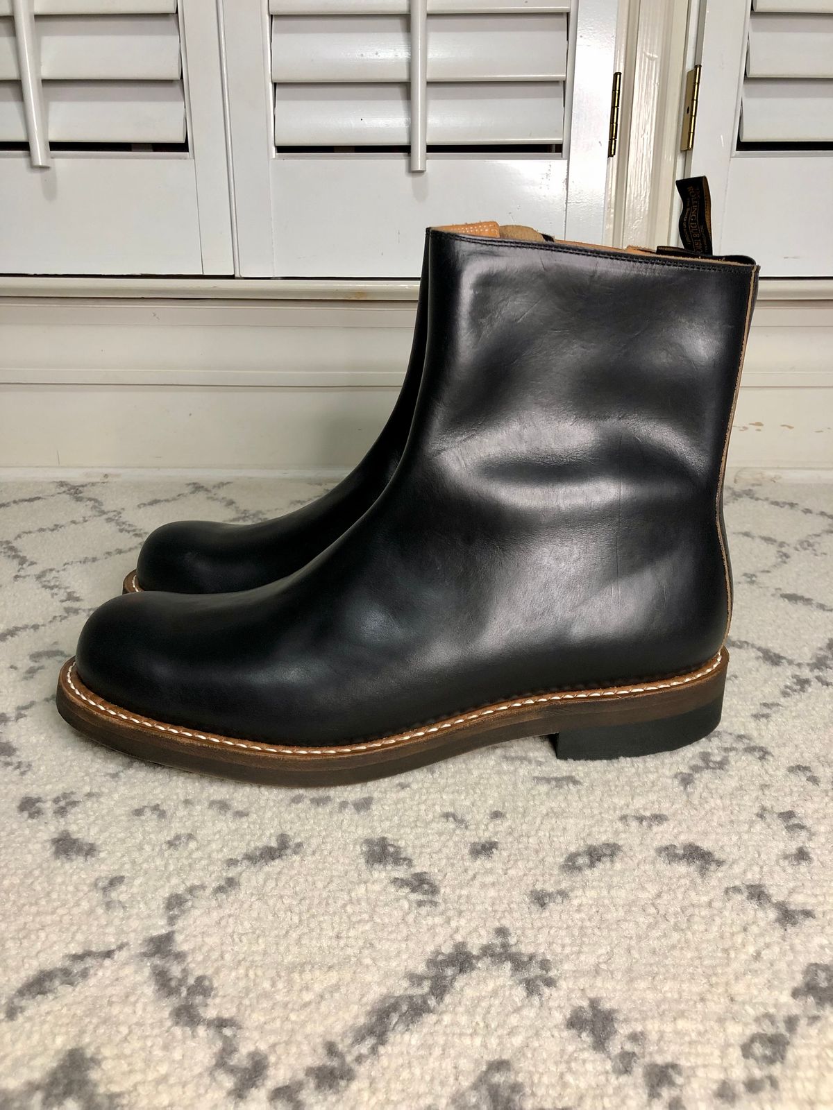 Photo by snakeplisskin on October 3, 2022 of the Rolling Dub Trio Casper Boot in Horween Black Teacore Chromexcel.