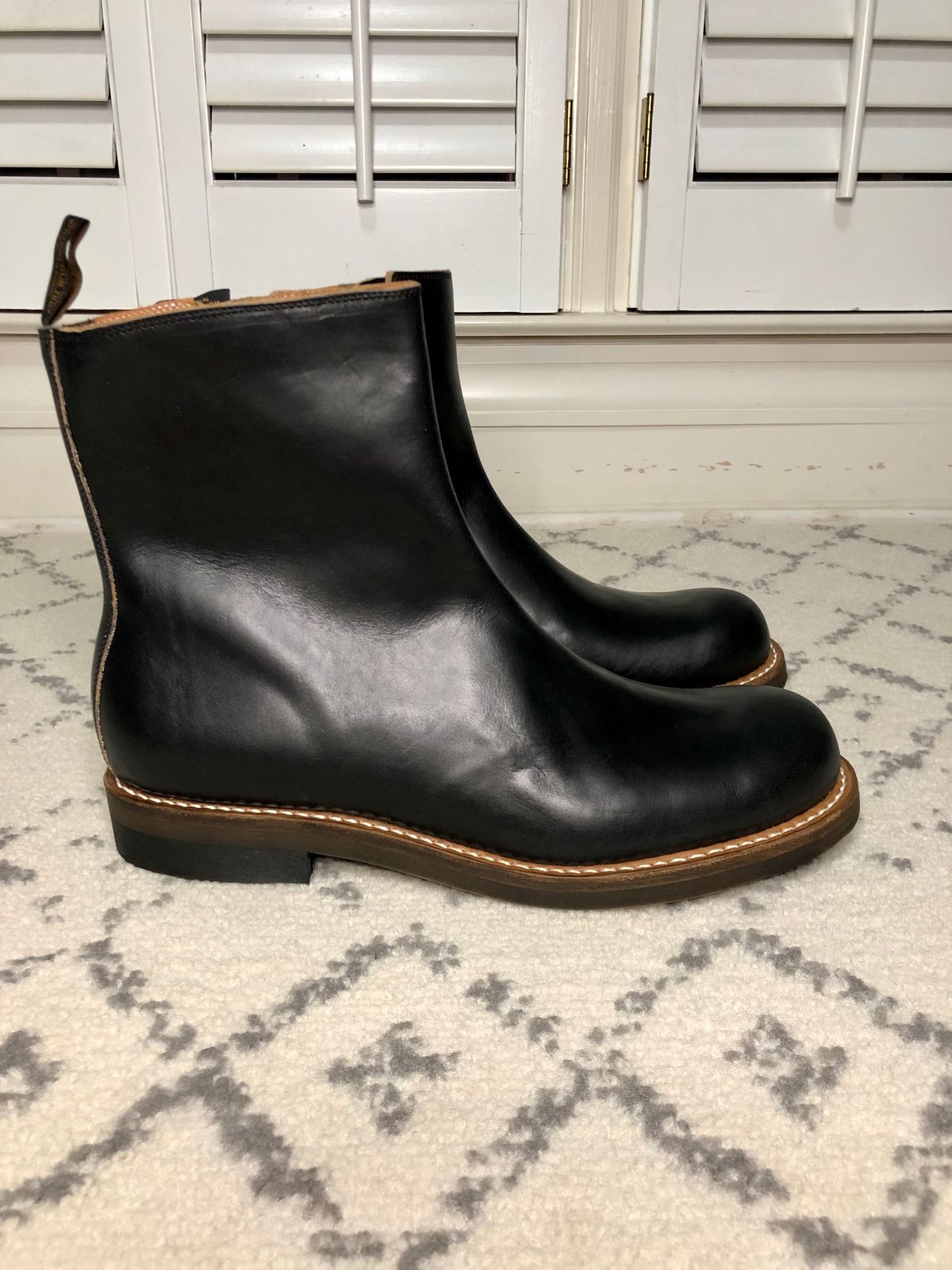 Photo by snakeplisskin on October 3, 2022 of the Rolling Dub Trio Casper Boot in Horween Black Teacore Chromexcel.