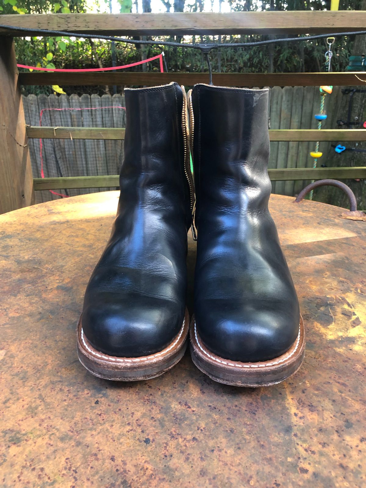 Photo by snakeplisskin on November 1, 2022 of the Rolling Dub Trio Casper Boot in Horween Black Teacore Chromexcel.