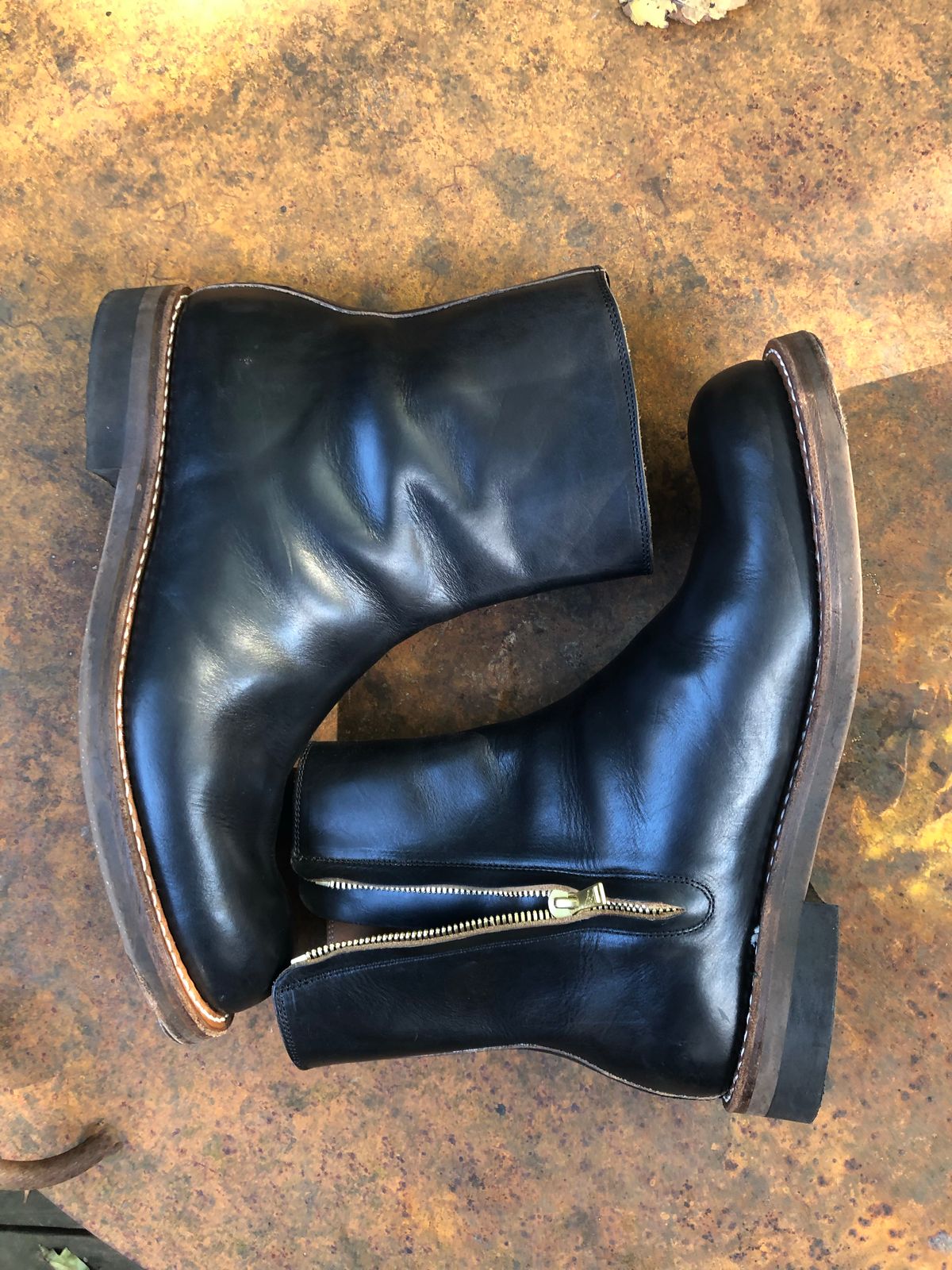 Photo by snakeplisskin on November 1, 2022 of the Rolling Dub Trio Casper Boot in Horween Black Teacore Chromexcel.