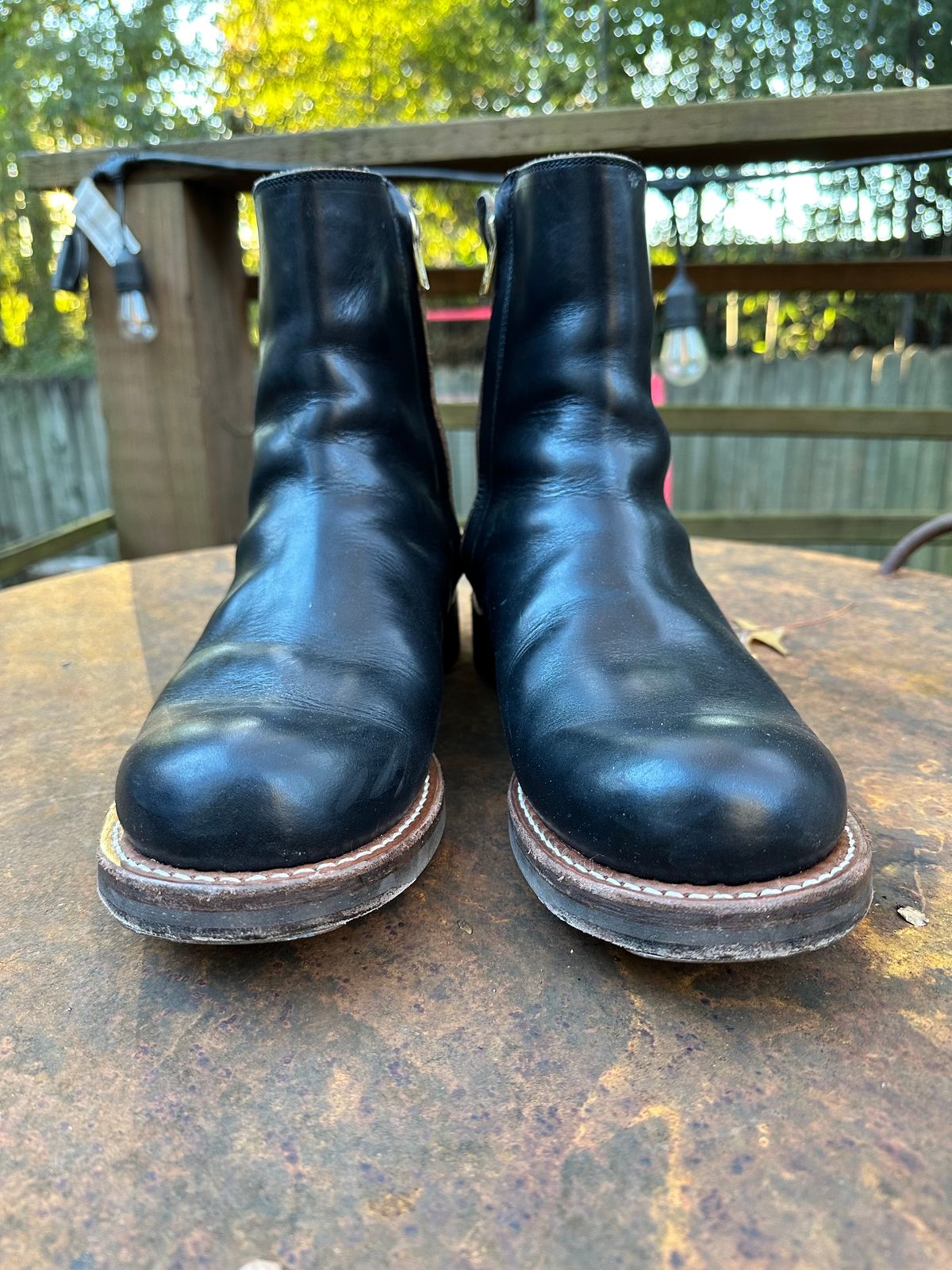 Photo by snakeplisskin on December 1, 2022 of the Rolling Dub Trio Casper Boot in Horween Black Teacore Chromexcel.