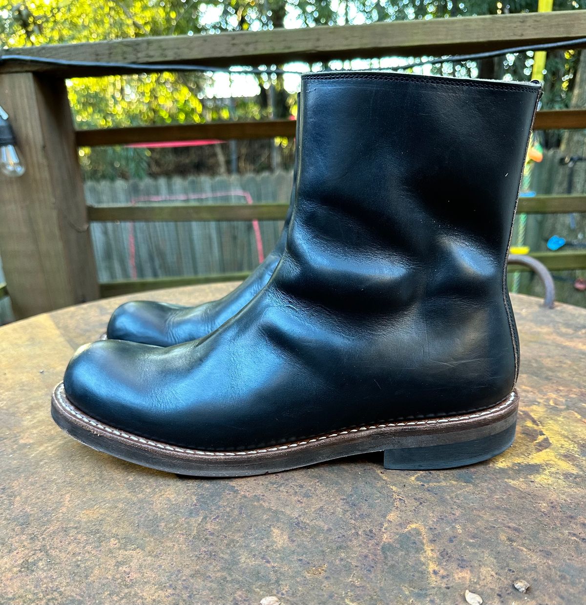 Photo by snakeplisskin on December 1, 2022 of the Rolling Dub Trio Casper Boot in Horween Black Teacore Chromexcel.