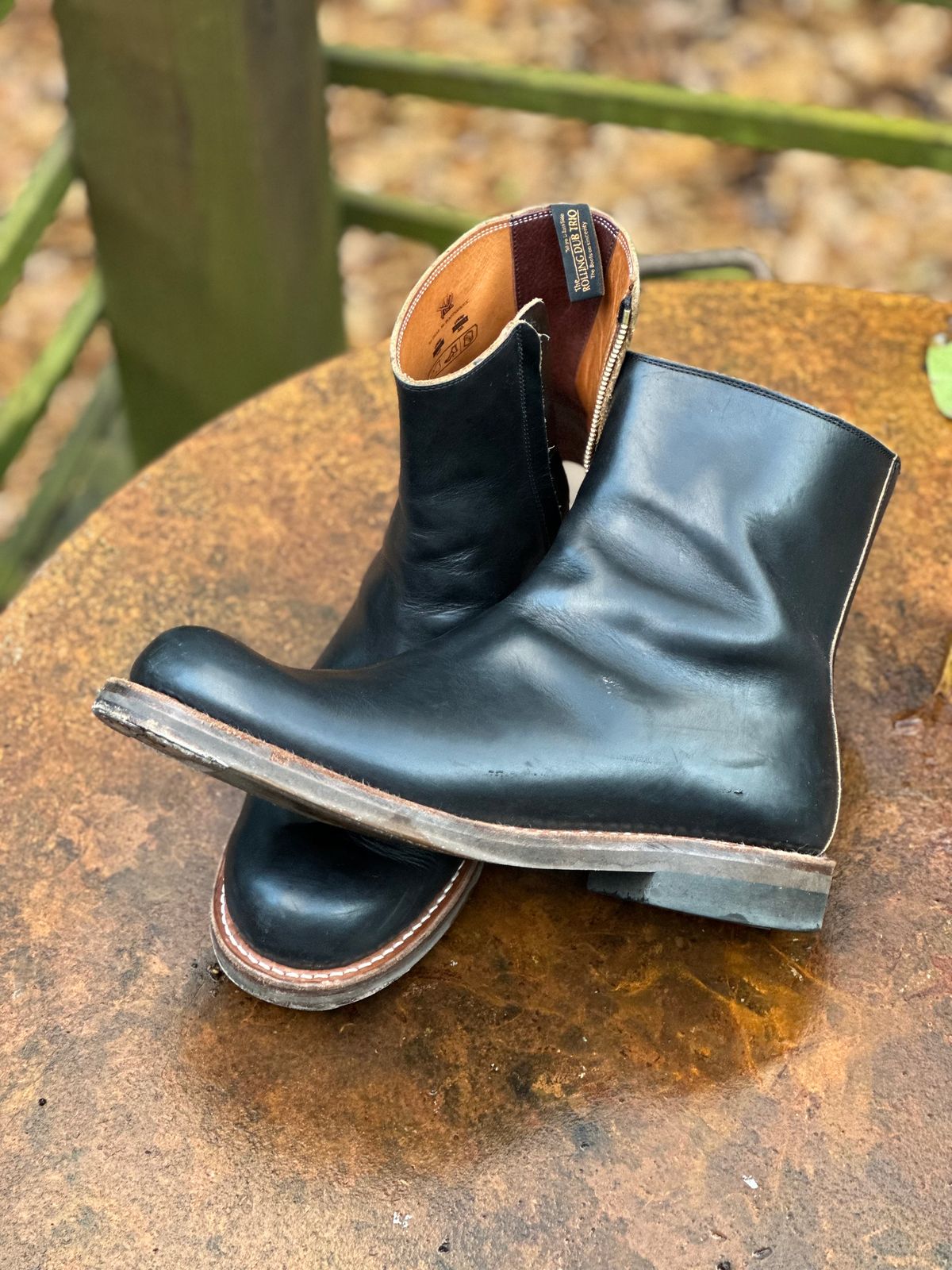 Photo by snakeplisskin on January 2, 2023 of the Rolling Dub Trio Casper Boot in Horween Black Teacore Chromexcel.