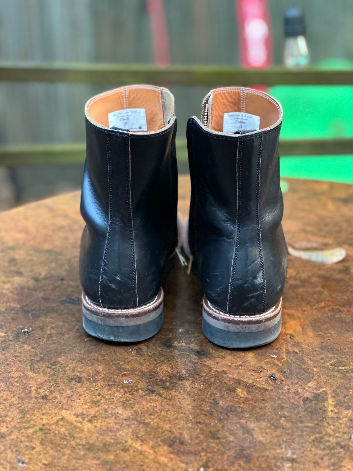 Photo by snakeplisskin on January 2, 2023 of the Rolling Dub Trio Casper Boot in Horween Black Teacore Chromexcel.