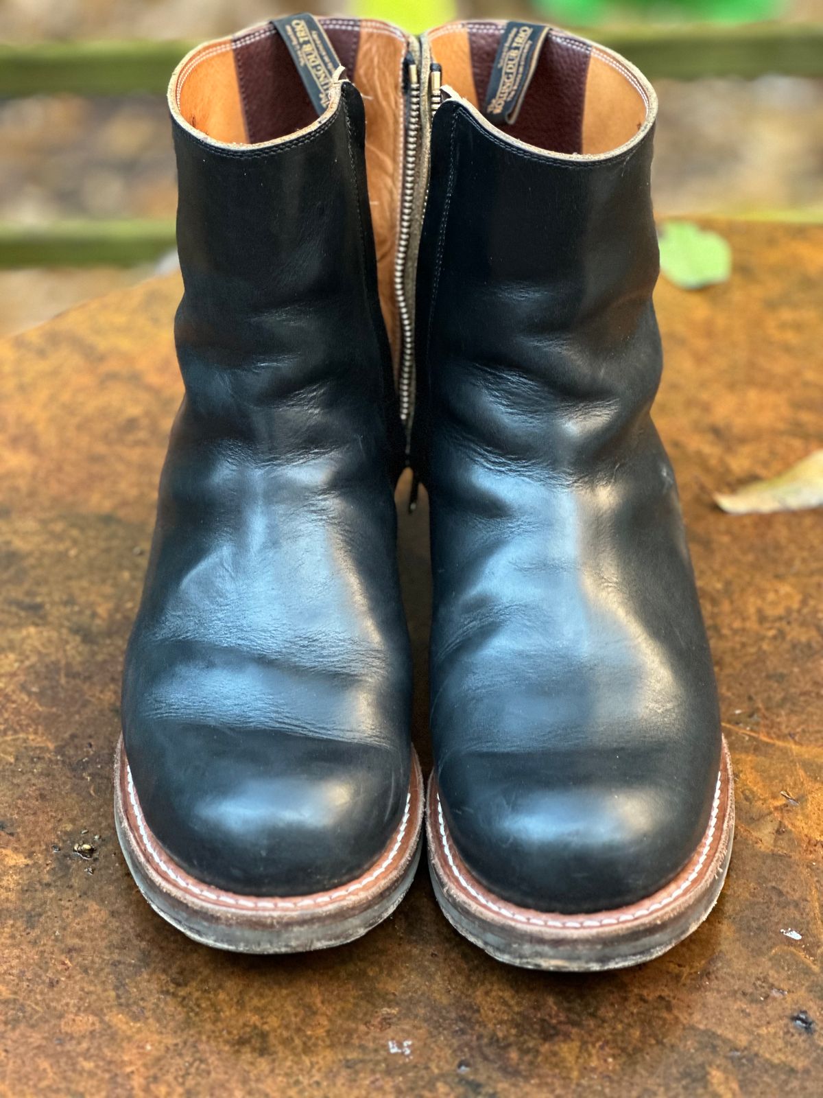 Photo by snakeplisskin on January 2, 2023 of the Rolling Dub Trio Casper Boot in Horween Black Teacore Chromexcel.