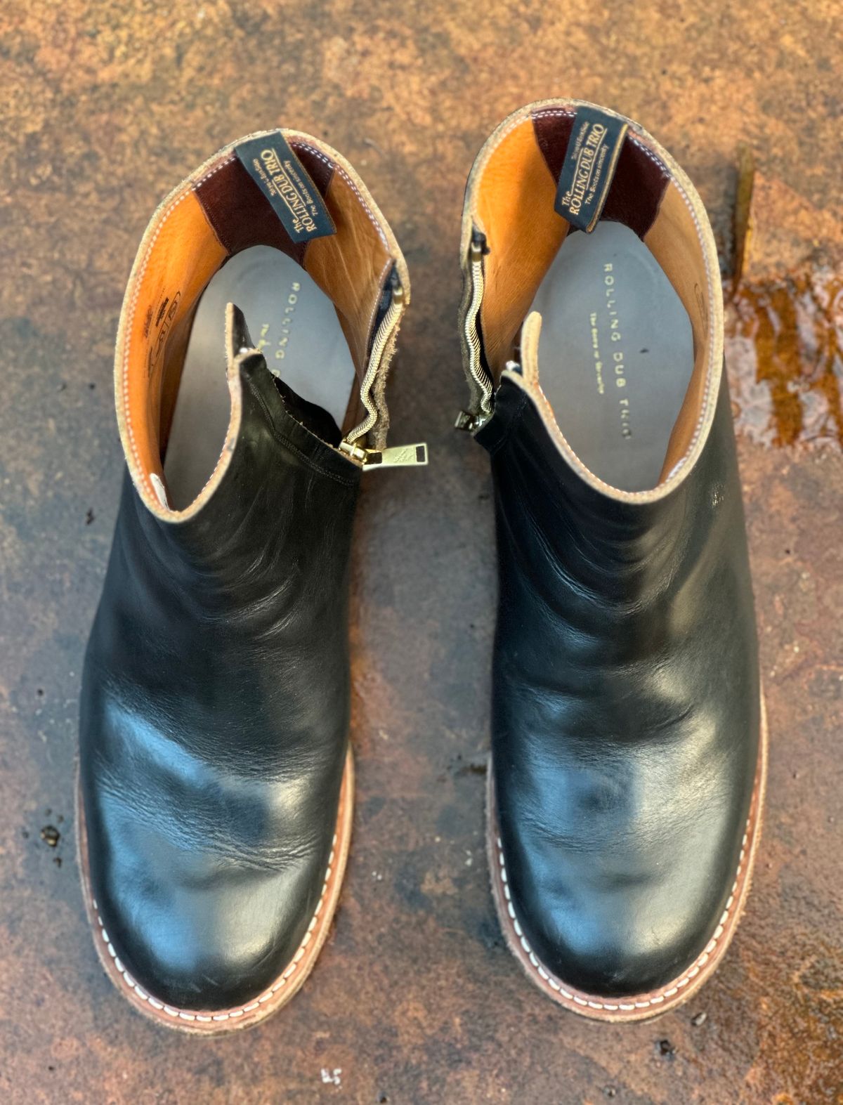 Photo by snakeplisskin on January 2, 2023 of the Rolling Dub Trio Casper Boot in Horween Black Teacore Chromexcel.