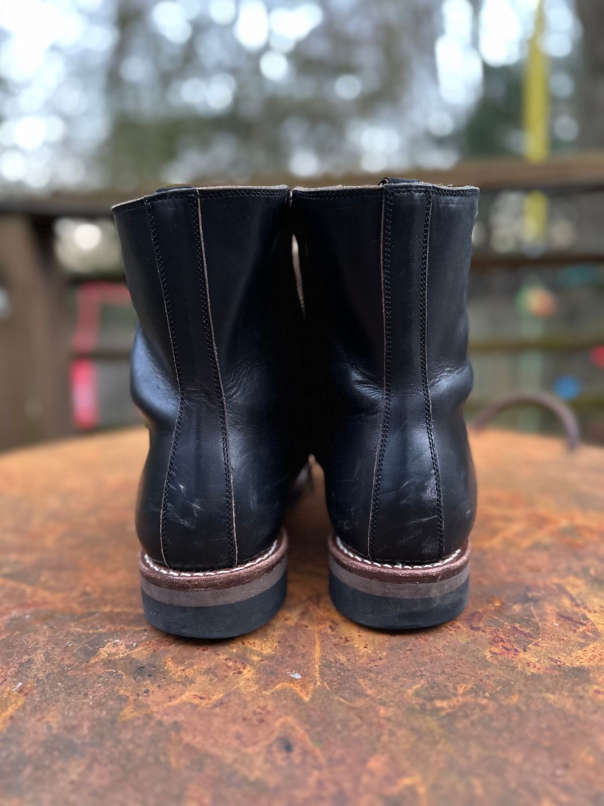 Photo by snakeplisskin on February 3, 2023 of the Rolling Dub Trio Casper Boot in Horween Black Teacore Chromexcel.