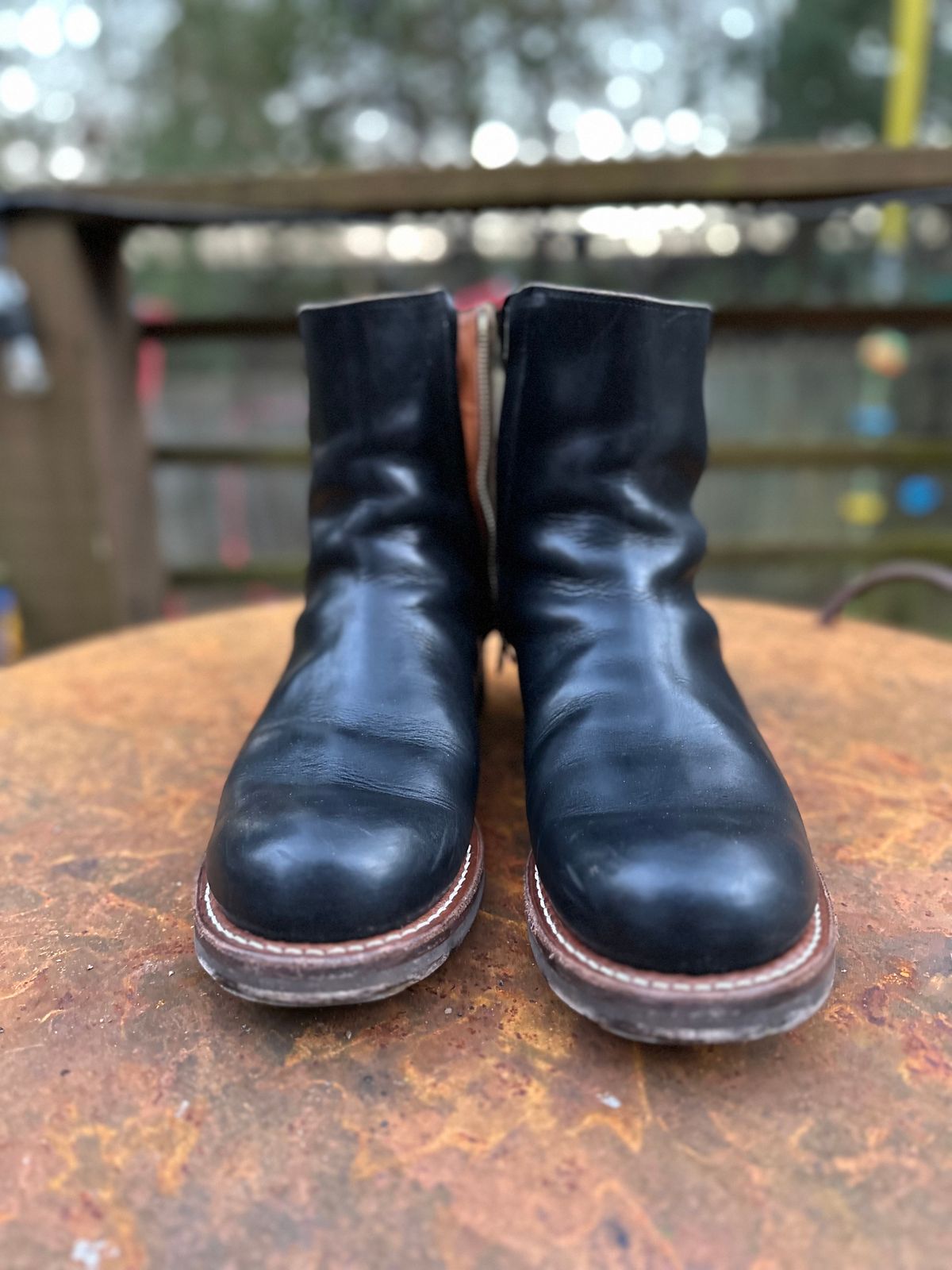Photo by snakeplisskin on February 3, 2023 of the Rolling Dub Trio Casper Boot in Horween Black Teacore Chromexcel.