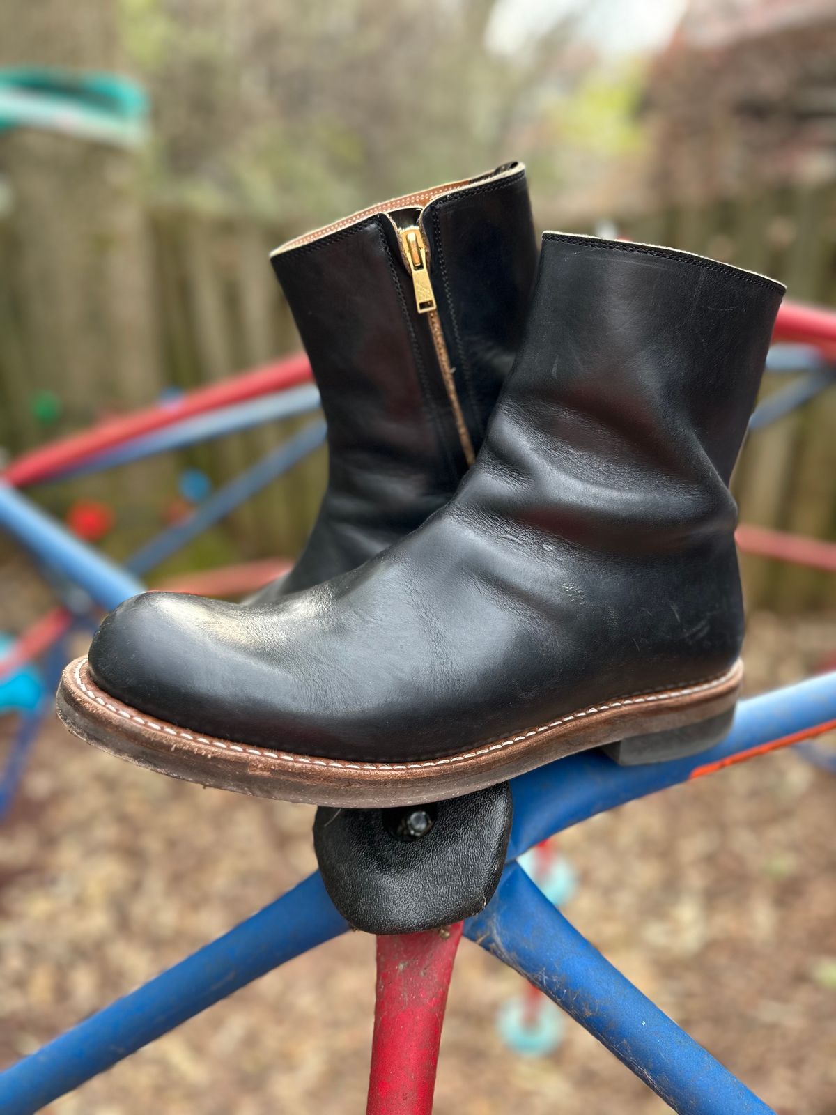 Photo by snakeplisskin on March 1, 2023 of the Rolling Dub Trio Casper Boot in Horween Black Teacore Chromexcel.