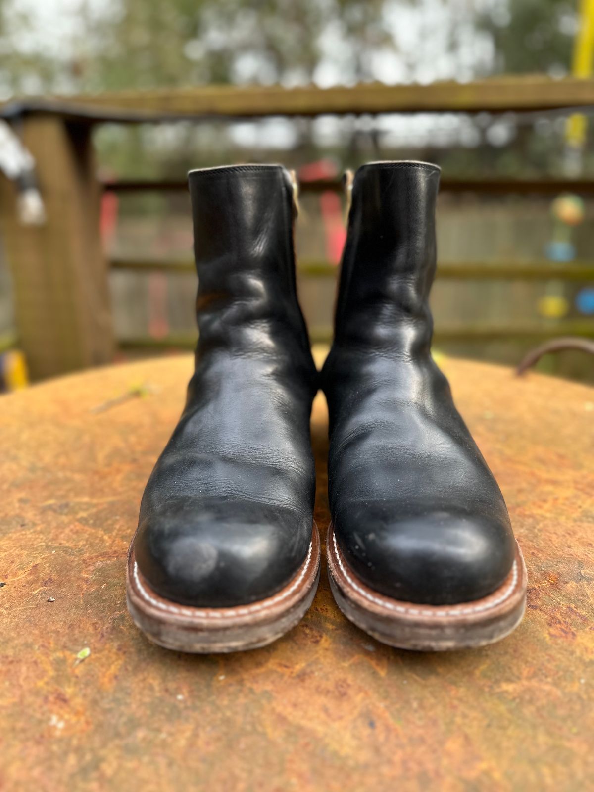 Photo by snakeplisskin on March 1, 2023 of the Rolling Dub Trio Casper Boot in Horween Black Teacore Chromexcel.