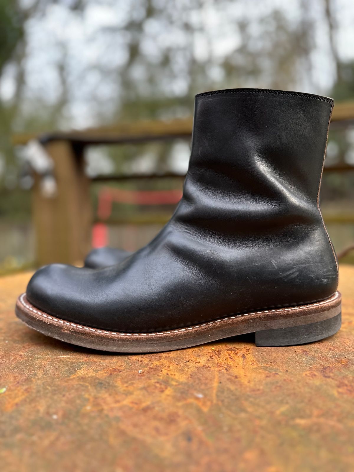 Photo by snakeplisskin on March 1, 2023 of the Rolling Dub Trio Casper Boot in Horween Black Teacore Chromexcel.