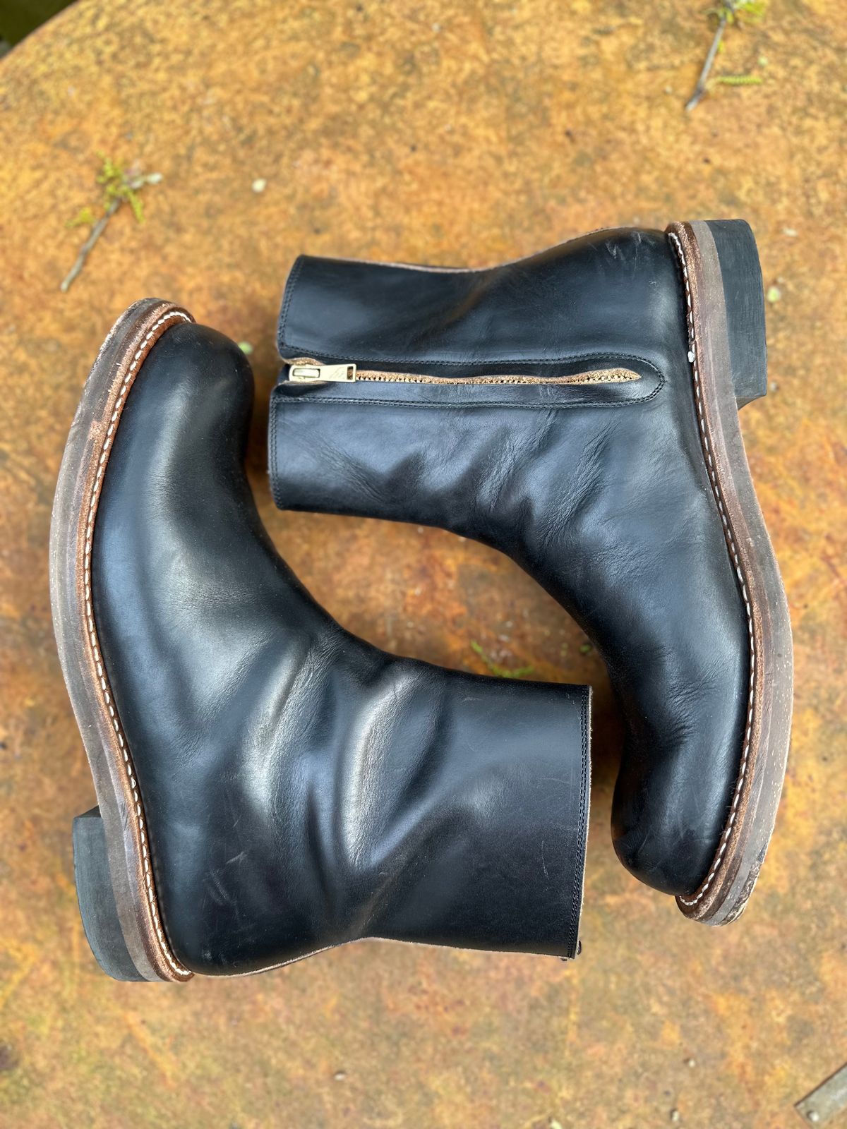 Photo by snakeplisskin on March 1, 2023 of the Rolling Dub Trio Casper Boot in Horween Black Teacore Chromexcel.