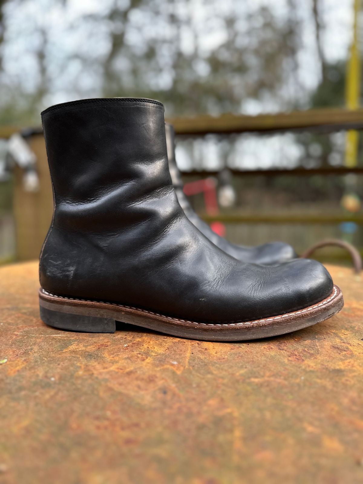 Photo by snakeplisskin on March 1, 2023 of the Rolling Dub Trio Casper Boot in Horween Black Teacore Chromexcel.