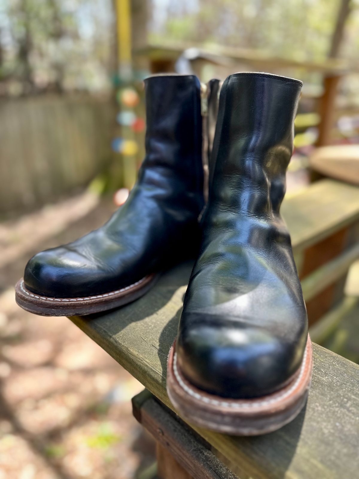 Photo by snakeplisskin on April 1, 2023 of the Rolling Dub Trio Casper Boot in Horween Black Teacore Chromexcel.