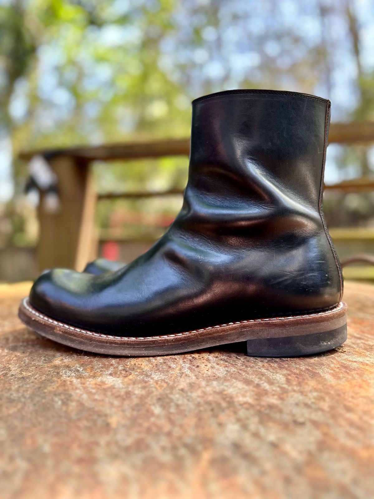 Photo by snakeplisskin on April 1, 2023 of the Rolling Dub Trio Casper Boot in Horween Black Teacore Chromexcel.