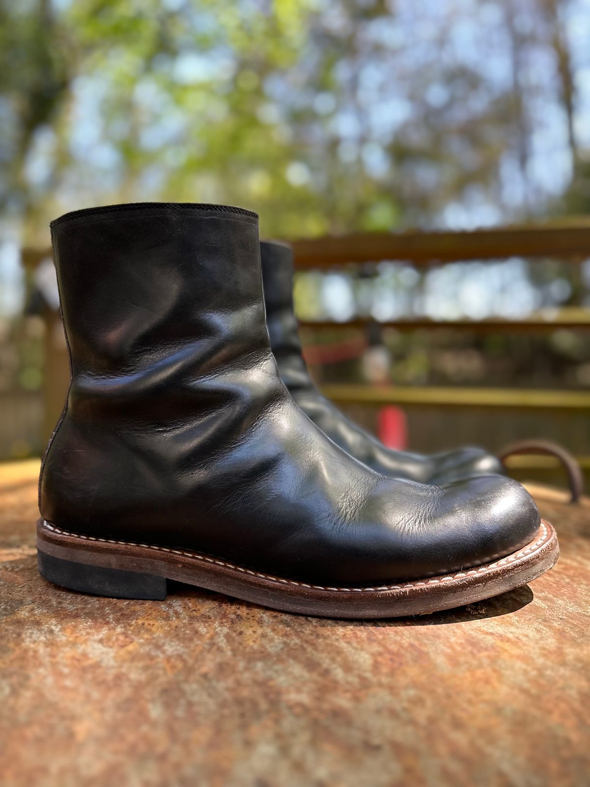 Photo by snakeplisskin on April 1, 2023 of the Rolling Dub Trio Casper Boot in Horween Black Teacore Chromexcel.