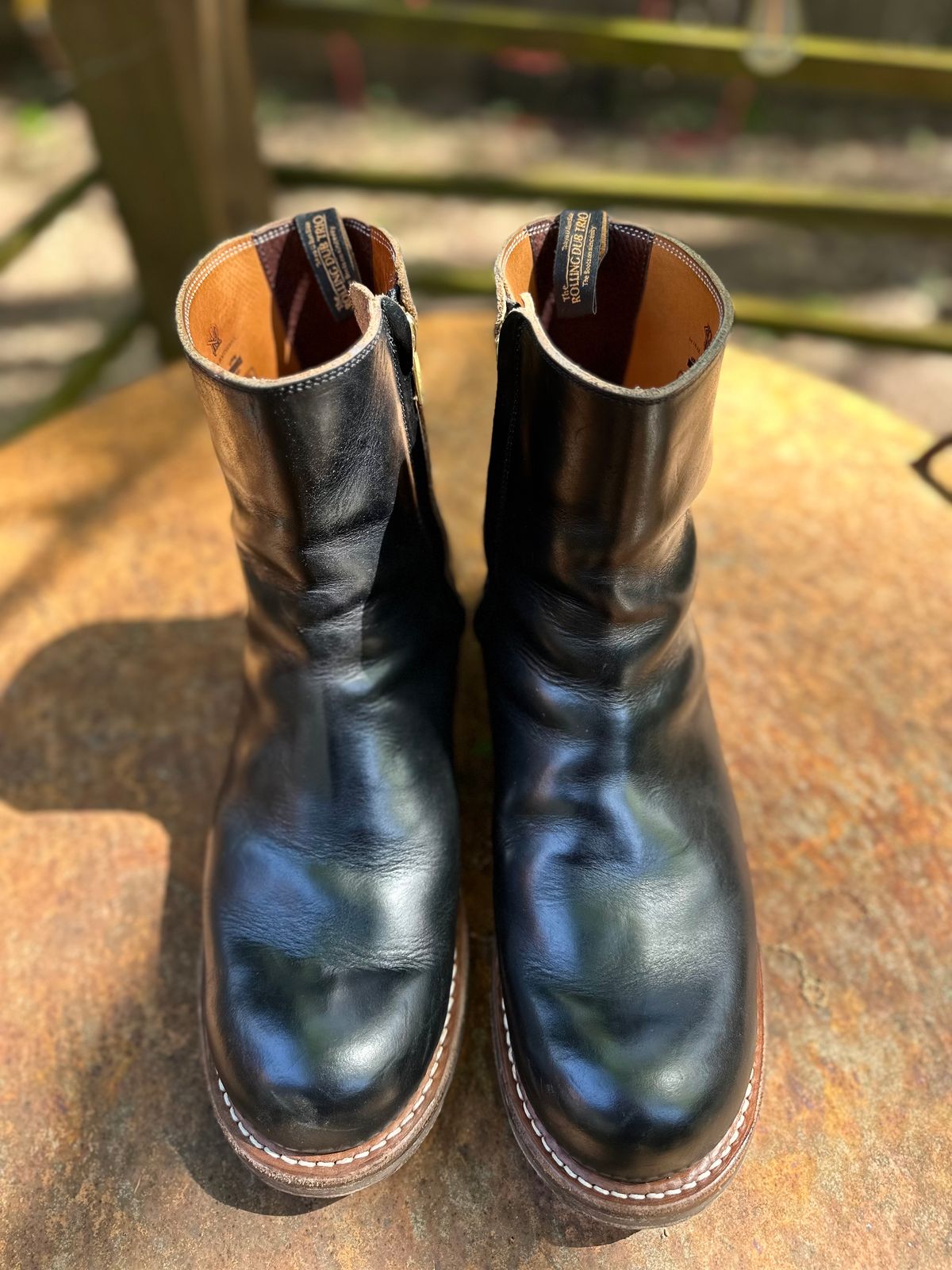 Photo by snakeplisskin on April 1, 2023 of the Rolling Dub Trio Casper Boot in Horween Black Teacore Chromexcel.