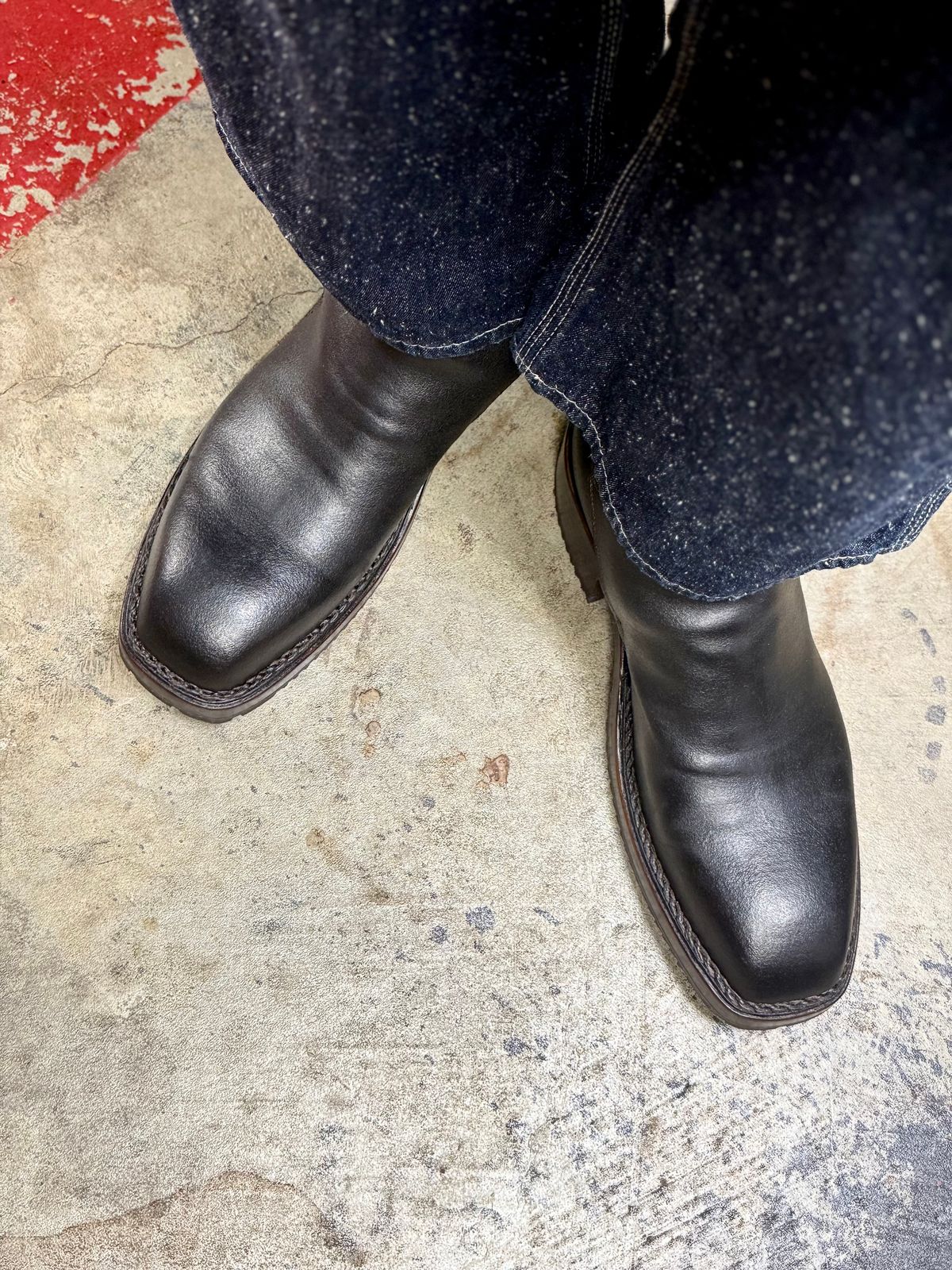Photo by amara on October 1, 2025 of the Amara hark-weber Custom in Horween Black Waxed Flesh.