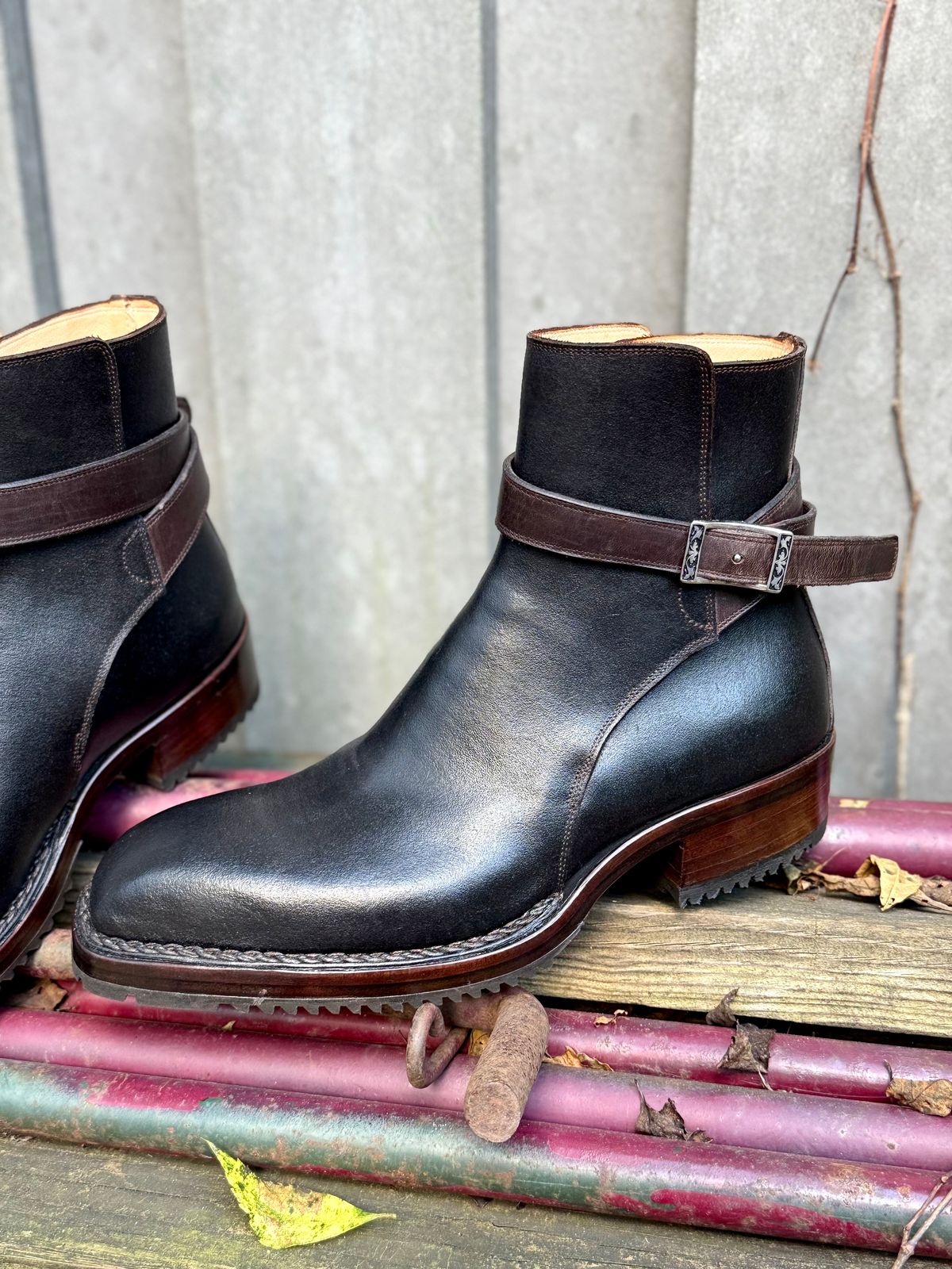Photo by amara on October 1, 2025 of the Amara hark-weber Custom in Horween Black Waxed Flesh.