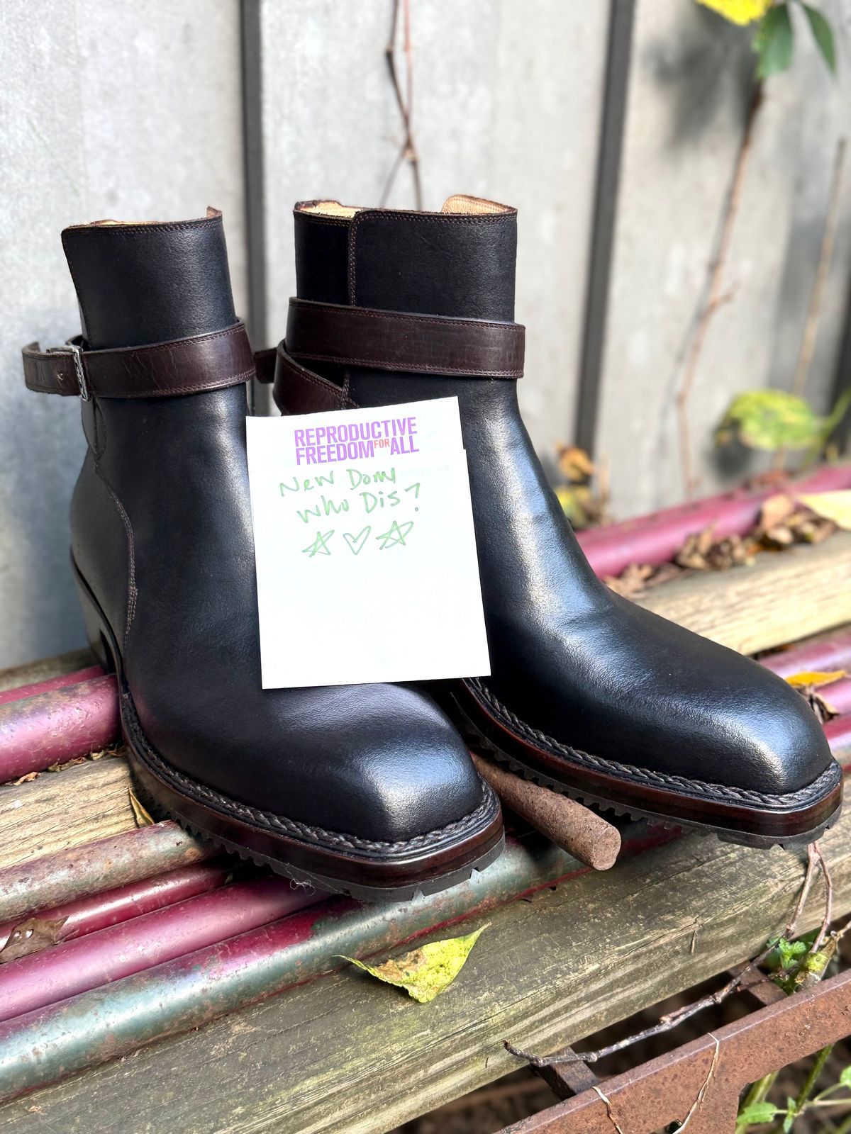 Photo by amara on October 1, 2025 of the Amara hark-weber Custom in Horween Black Waxed Flesh.