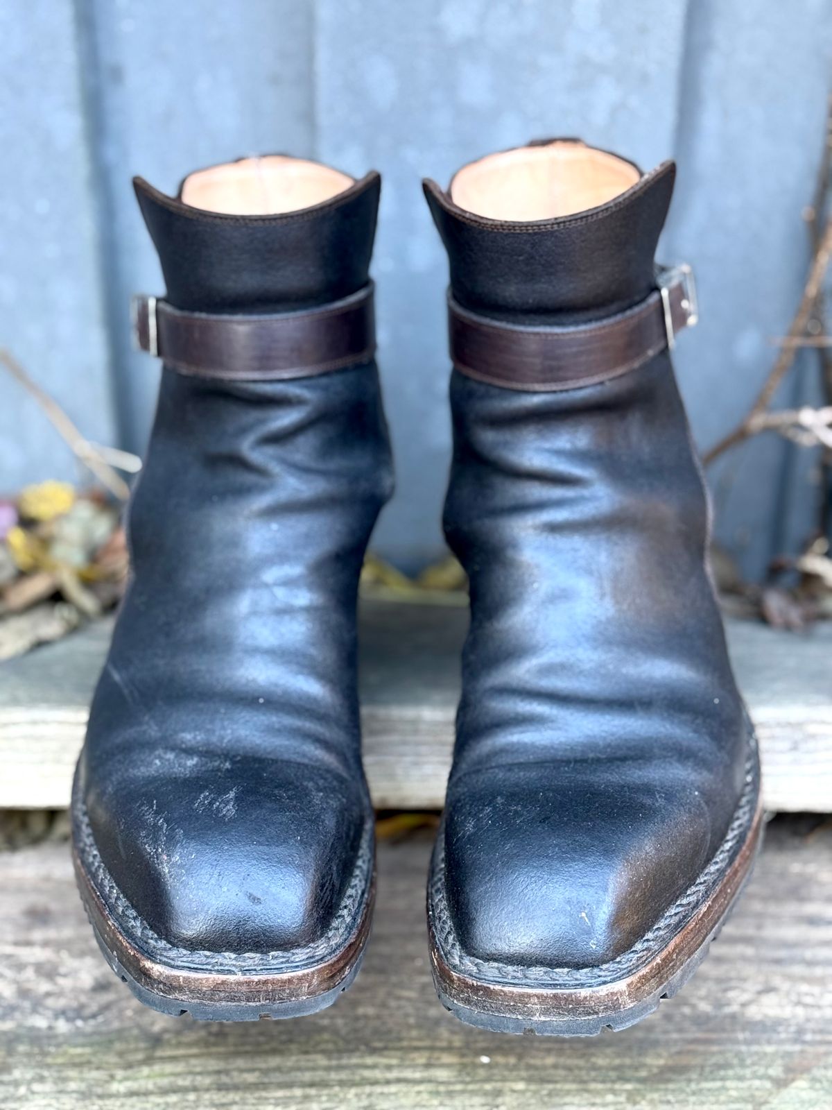 Photo by amara on November 3, 2025 of the Amara hark-weber Custom in Horween Black Waxed Flesh.