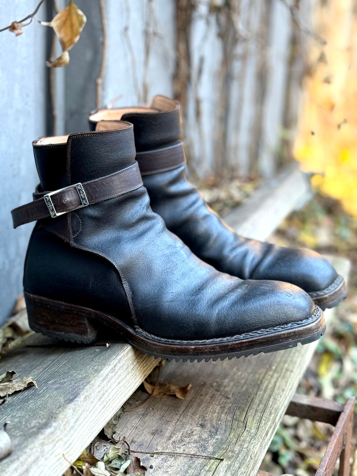 Photo by amara on November 3, 2025 of the Amara hark-weber Custom in Horween Black Waxed Flesh.
