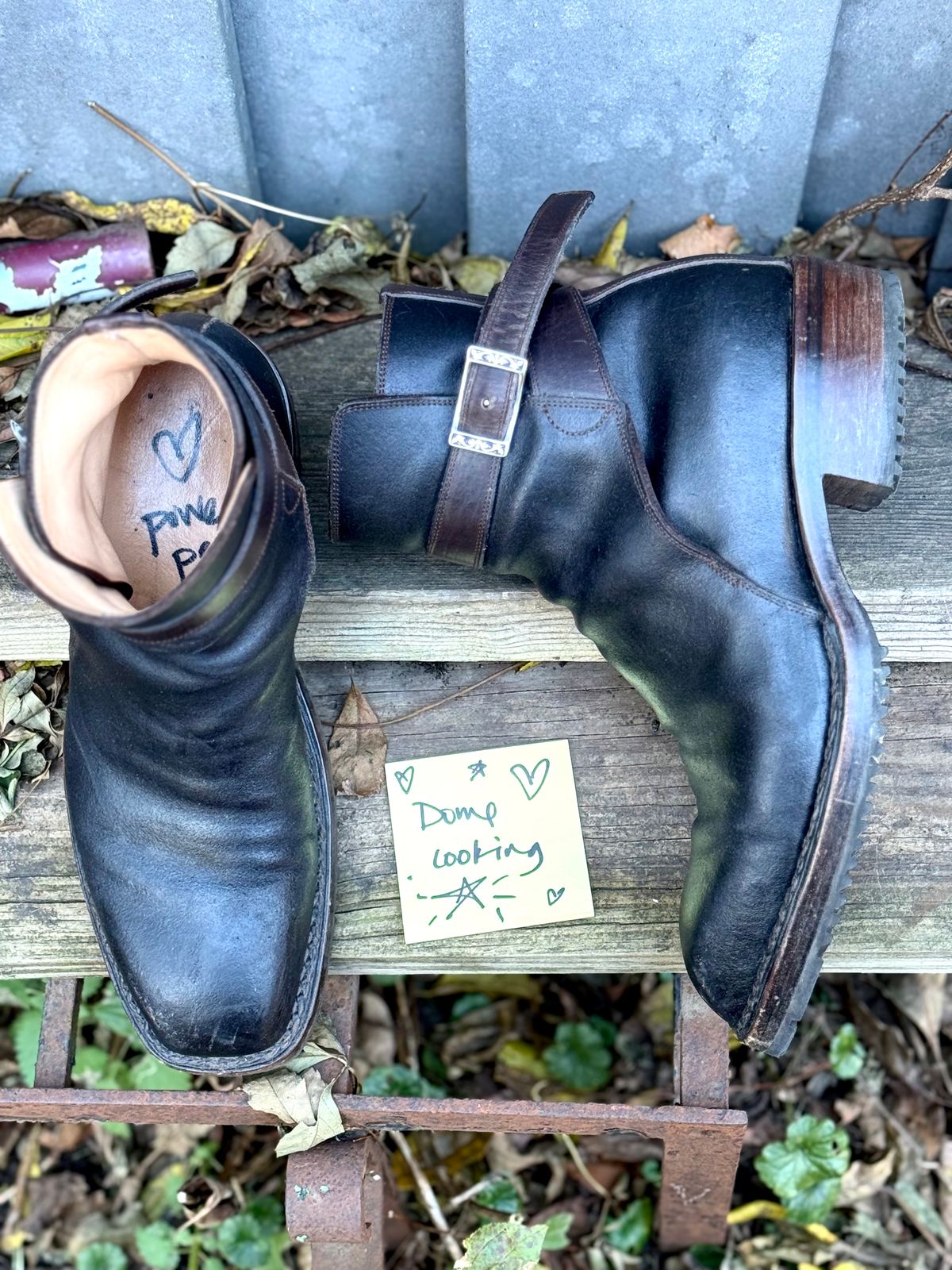 Photo by amara on November 3, 2025 of the Amara hark-weber Custom in Horween Black Waxed Flesh.