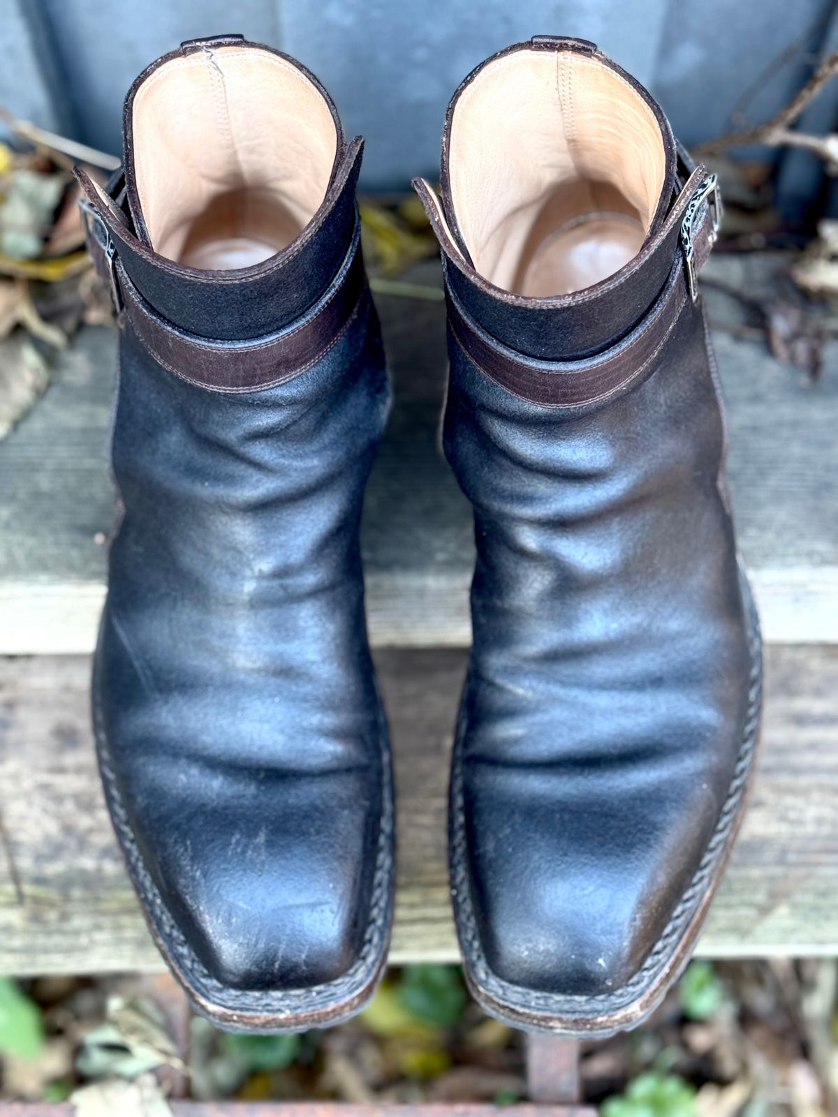 Photo by amara on November 3, 2025 of the Amara hark-weber Custom in Horween Black Waxed Flesh.