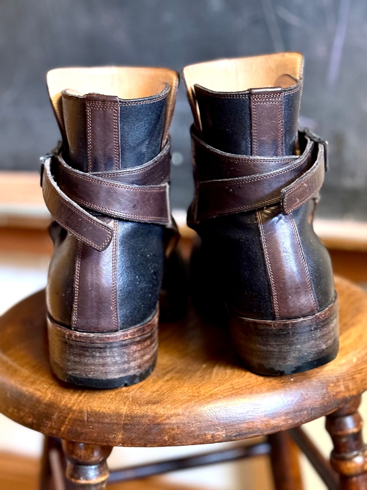 Photo by amara on December 2, 2025 of the Amara hark-weber Custom in Horween Black Waxed Flesh.