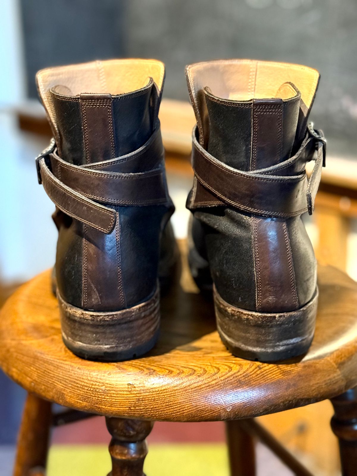 Photo by amara on January 2, 2026 of the Amara hark-weber Custom in Horween Black Waxed Flesh.