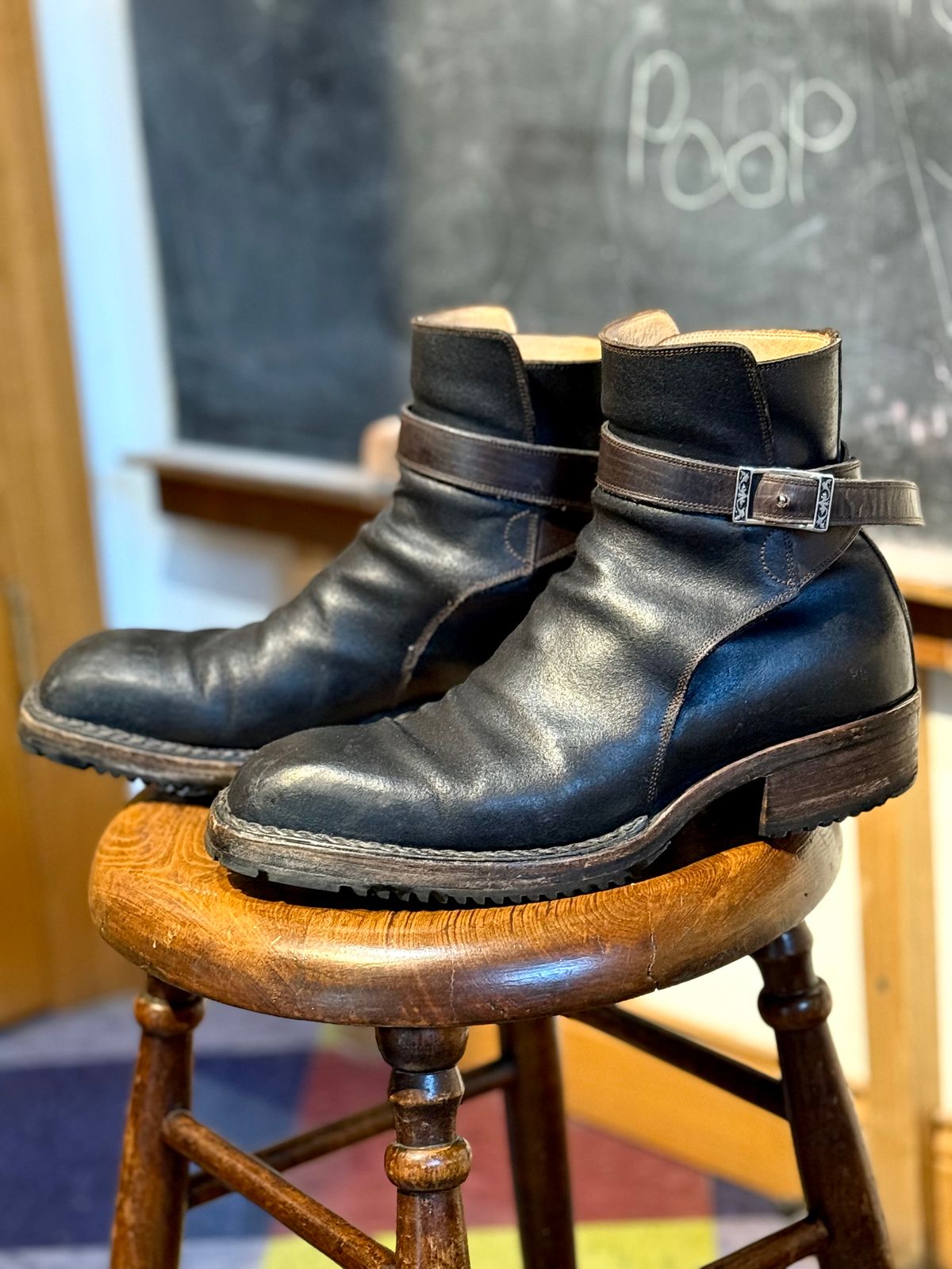 Photo by amara on January 2, 2026 of the Amara hark-weber Custom in Horween Black Waxed Flesh.