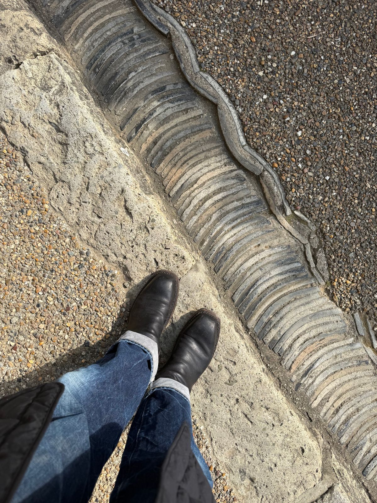 Photo by amara on February 4, 2026 of the Amara hark-weber Custom in Horween Black Waxed Flesh.