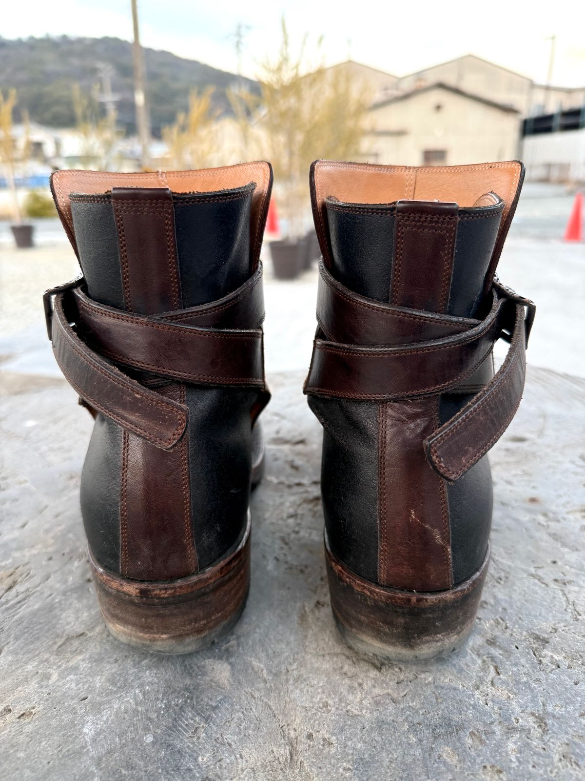 Photo by amara on February 4, 2026 of the Amara hark-weber Custom in Horween Black Waxed Flesh.