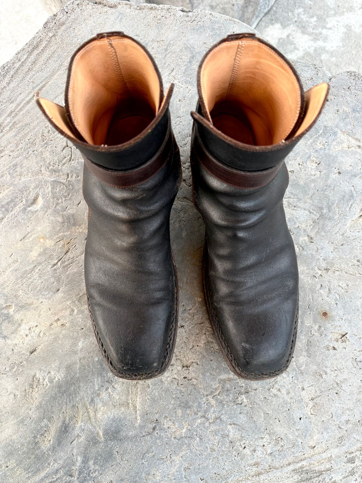 Photo by amara on February 4, 2026 of the Amara hark-weber Custom in Horween Black Waxed Flesh.