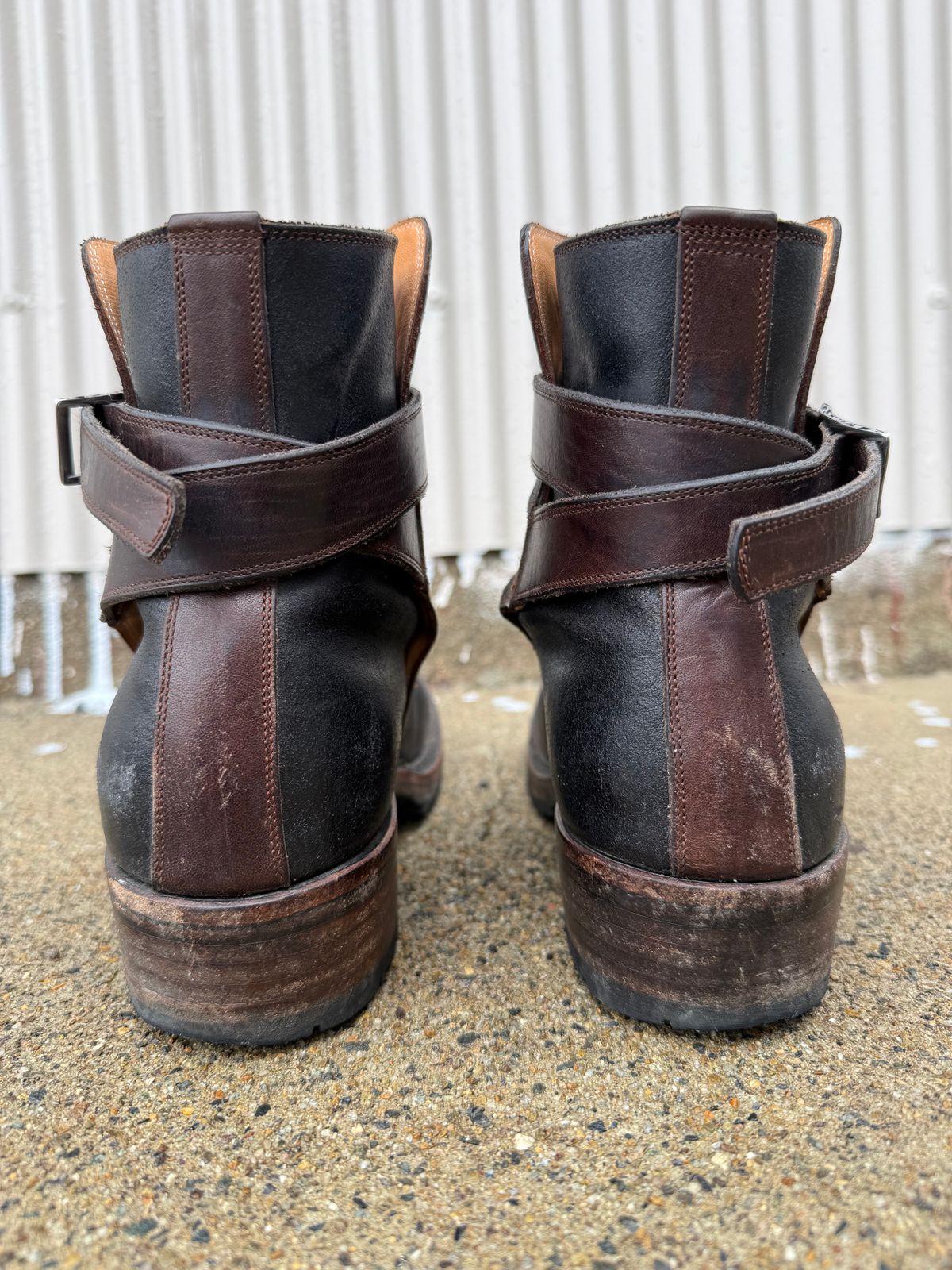 Photo by amara on March 3, 2026 of the Amara hark-weber Custom in Horween Black Waxed Flesh.