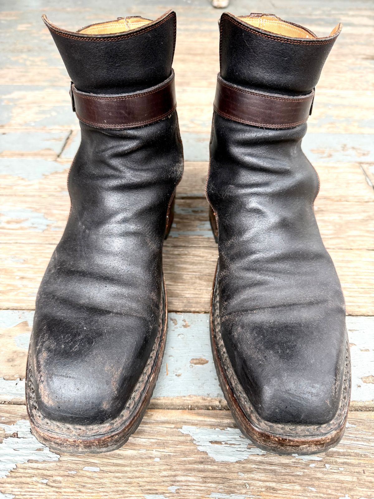 Photo by amara on April 3, 2026 of the Amara hark-weber Custom in Horween Black Waxed Flesh.