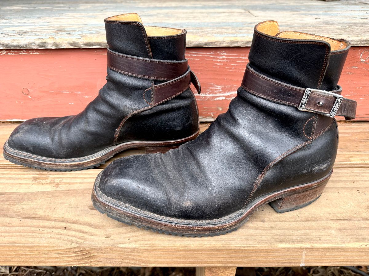 Photo by amara on April 3, 2026 of the Amara hark-weber Custom in Horween Black Waxed Flesh.