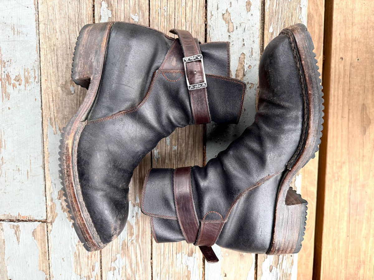 Photo by amara on April 3, 2026 of the Amara hark-weber Custom in Horween Black Waxed Flesh.