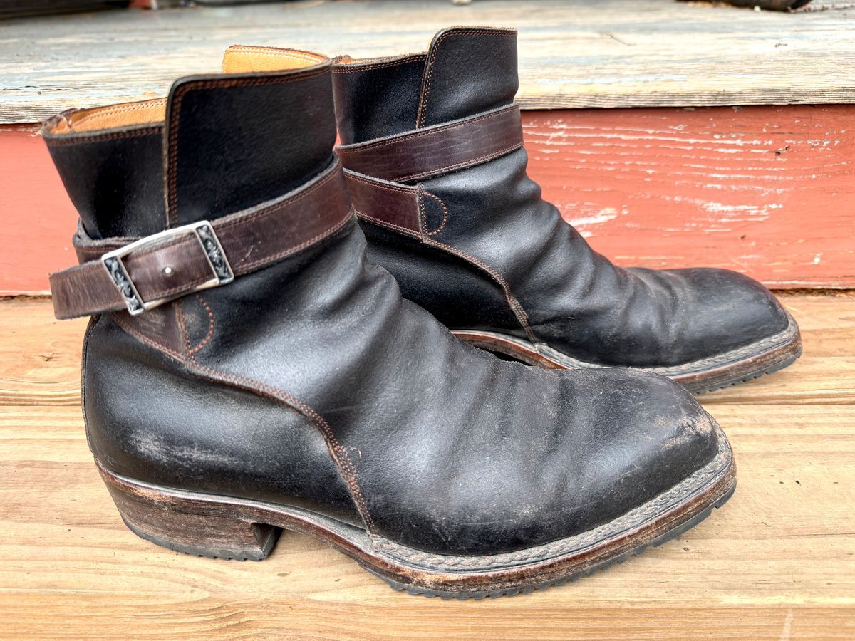 Photo by amara on April 3, 2026 of the Amara hark-weber Custom in Horween Black Waxed Flesh.