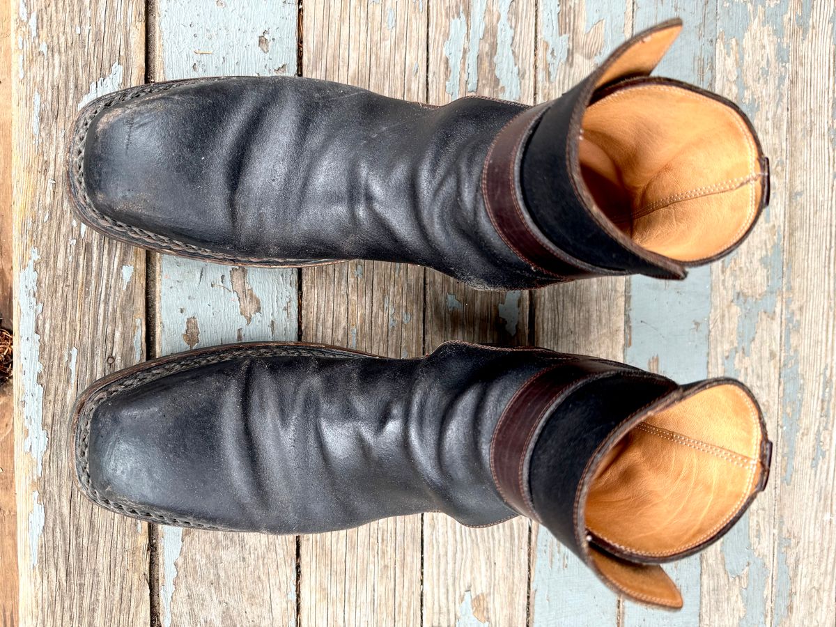 Photo by amara on April 3, 2026 of the Amara hark-weber Custom in Horween Black Waxed Flesh.