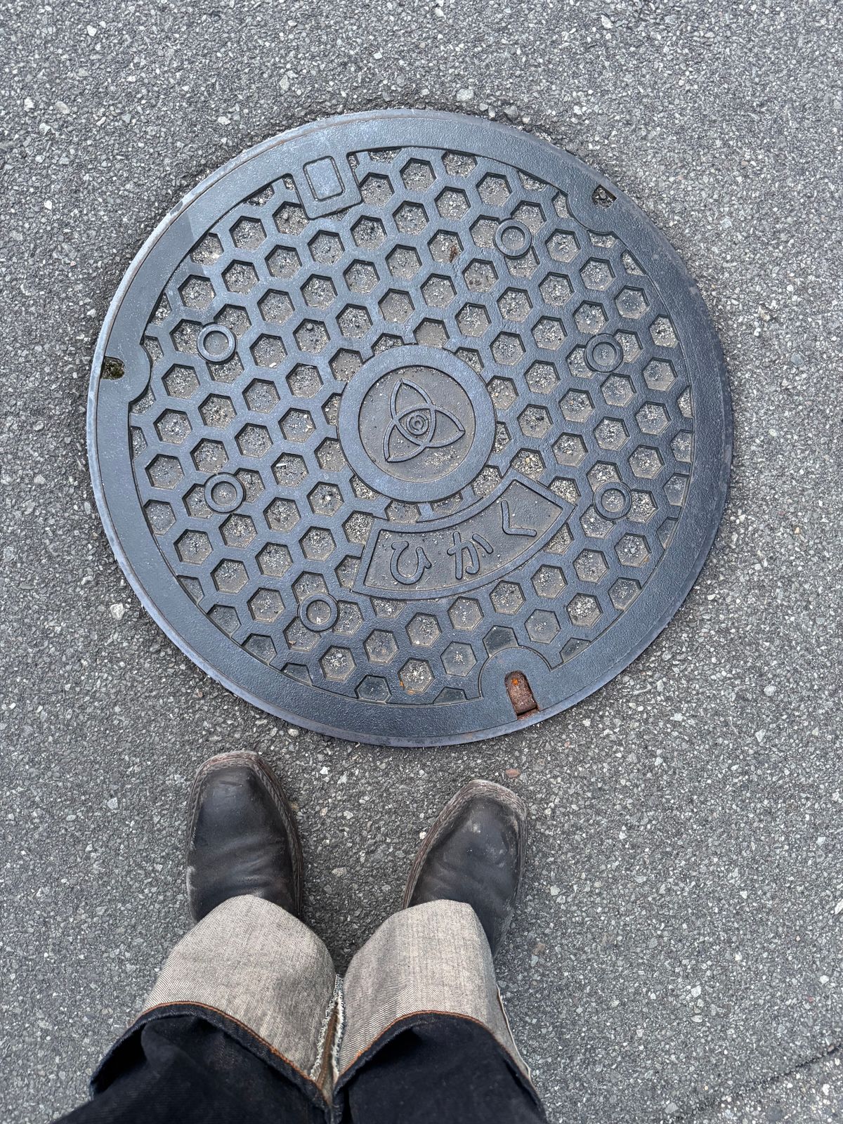 Photo by amara on March 28, 2026 of the Amara hark-weber Custom in Horween Black Waxed Flesh.