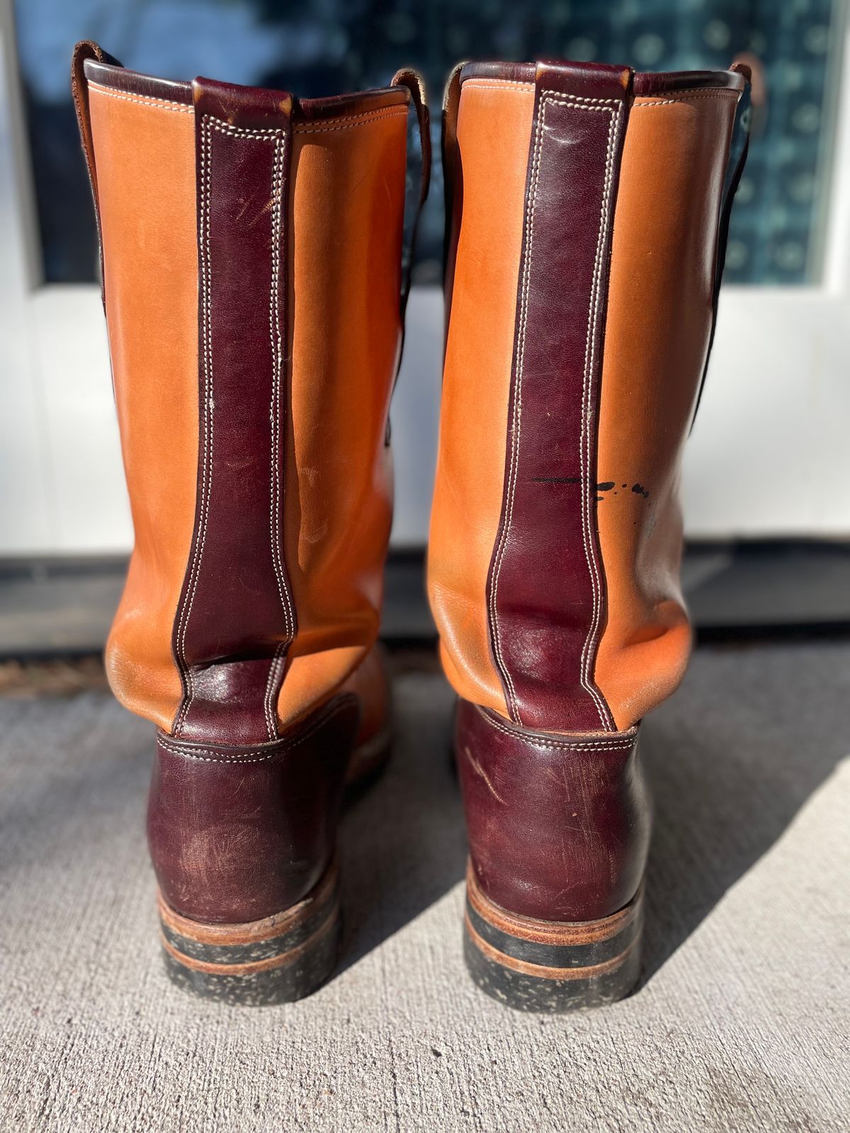 Photo by amara on March 1, 2024 of the Amara Hark-Weber Custom Model in Wickett & Craig Natural Glazed Harness.