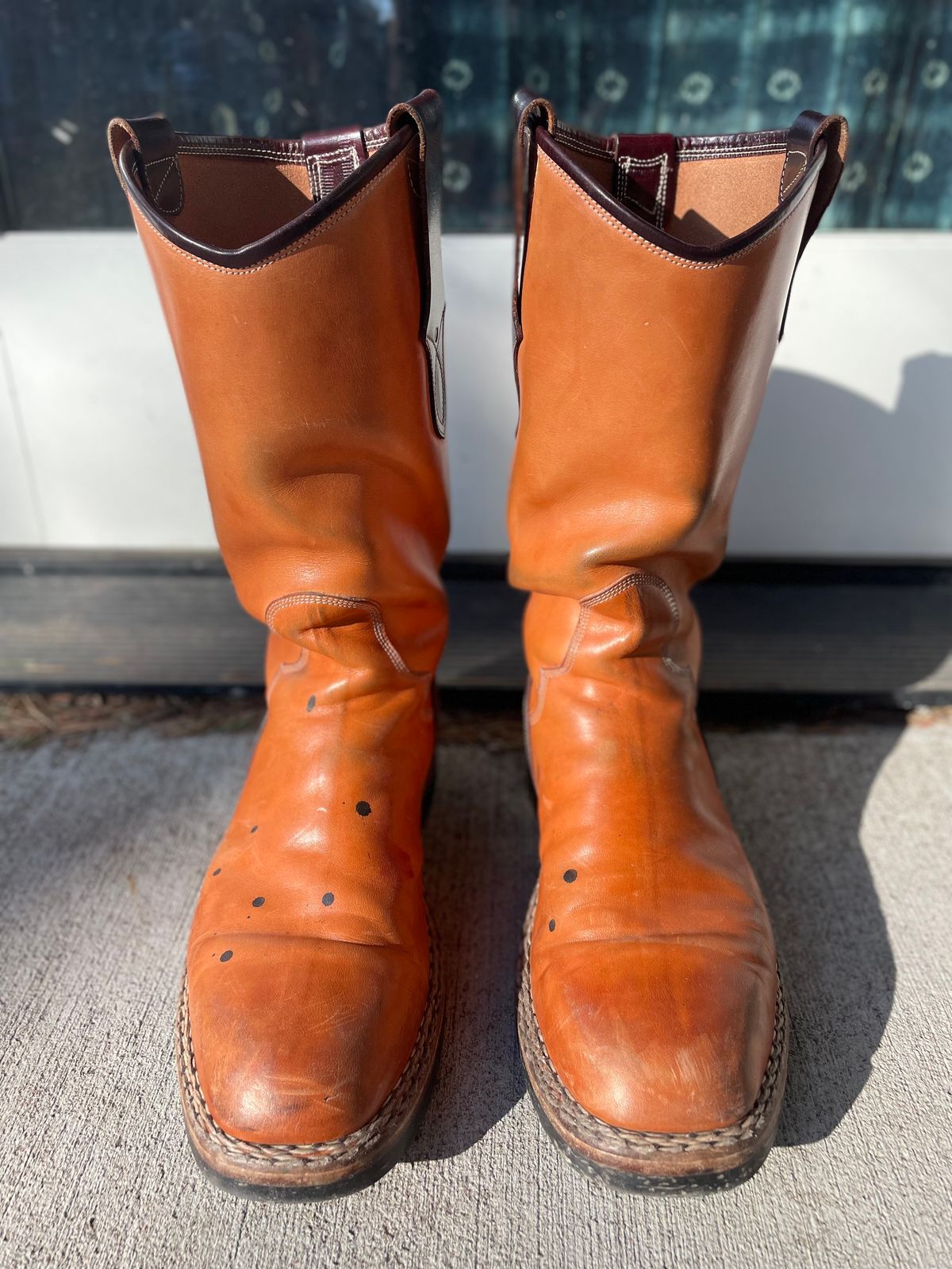 Photo by amara on March 1, 2024 of the Amara Hark-Weber Custom Model in Wickett & Craig Natural Glazed Harness.